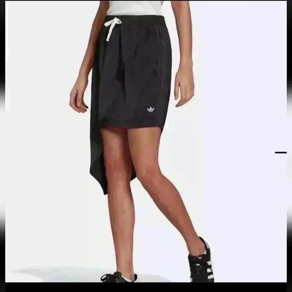 ADIDAS asymmetrical Black Glossy skirt Size medium in great used condition! - Picture 2 of 13